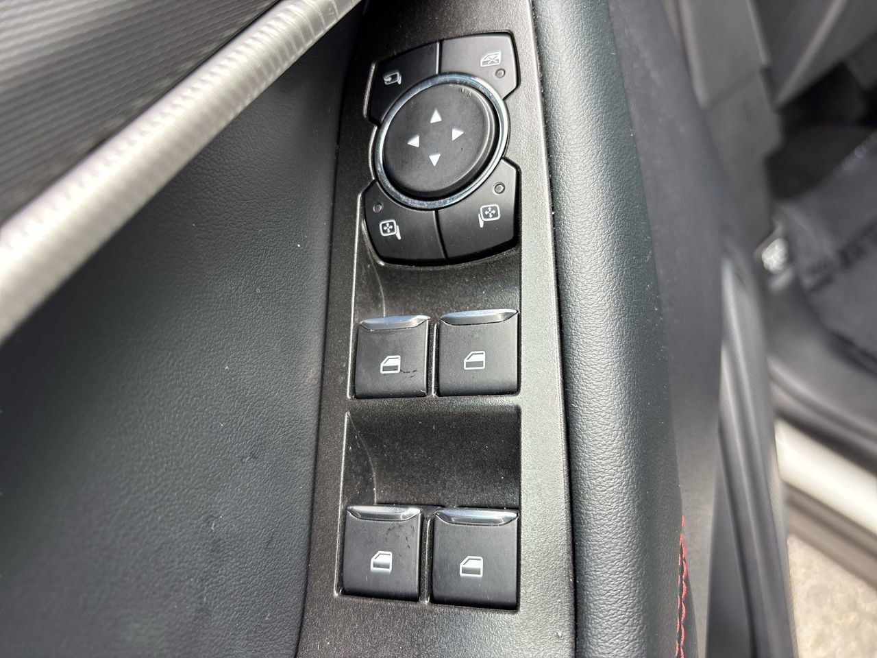 Certified 2025 Ford Explorer ST-Line w/ Premium Package image 24