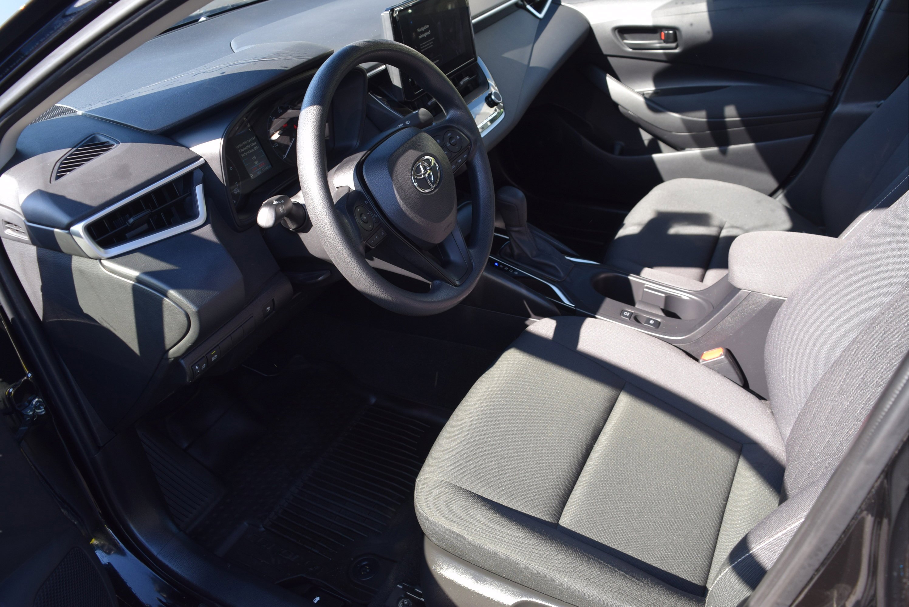 Used 2024 Toyota Corolla LE w/ LE Convenience Package FWD image 9