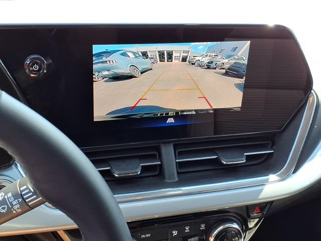 Used 2024 Chevrolet Trax LT w/ Driver Confidence Package FWD image 25