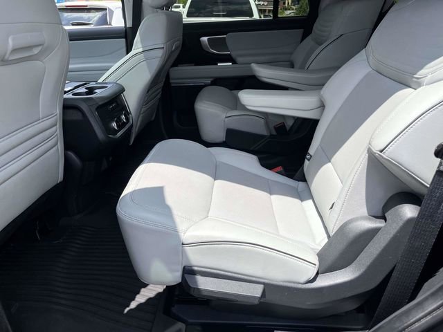Certified 2025 Ford Expedition Platinum w/ Platinum Ultimate Package AWD/4WD image 7