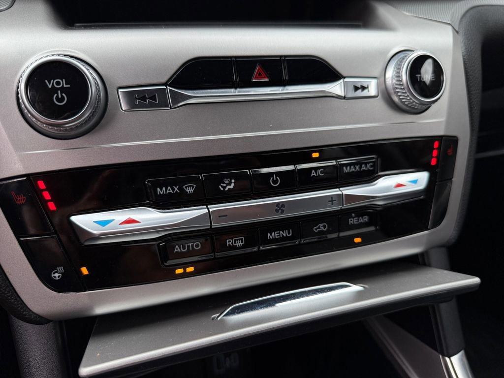 Certified 2022 Ford Explorer XLT w/ Equipment Group 202A image 23