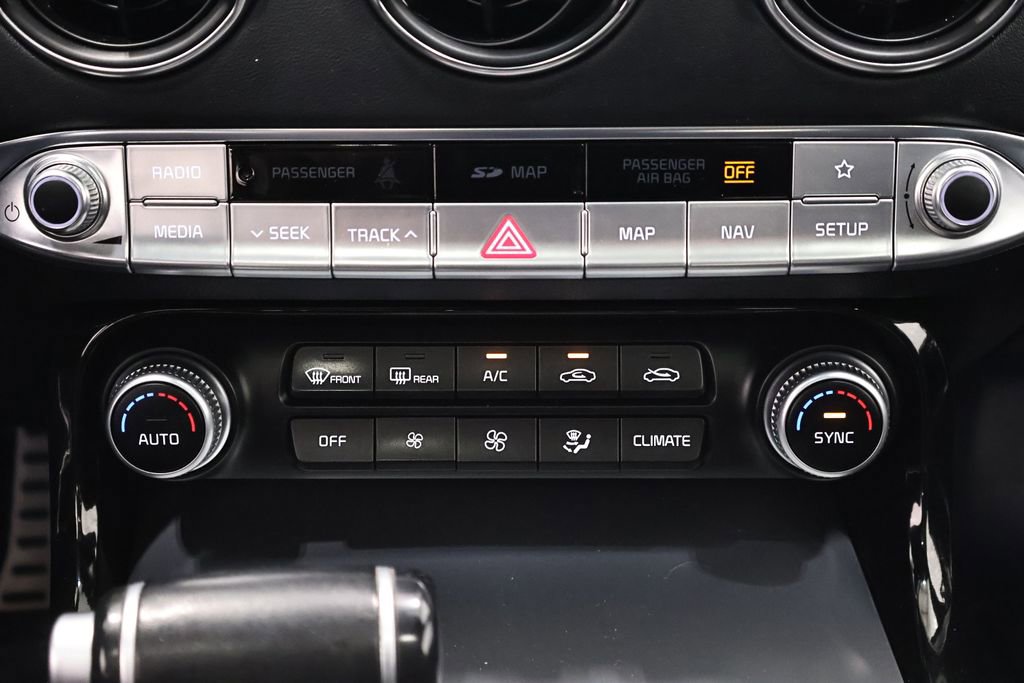 Used 2018 Kia Stinger GT1 AWD/4WD image 32