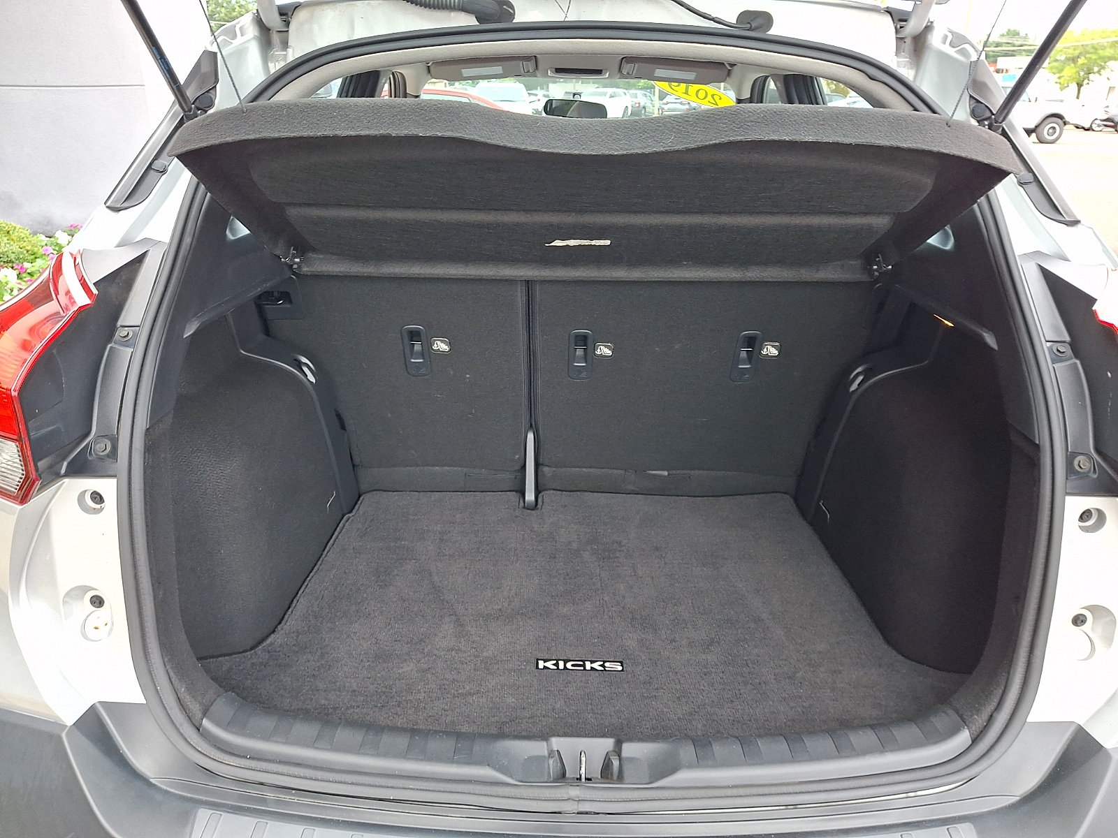 Used 2019 Nissan Kicks SR w/ SR Premium Package FWD image 29