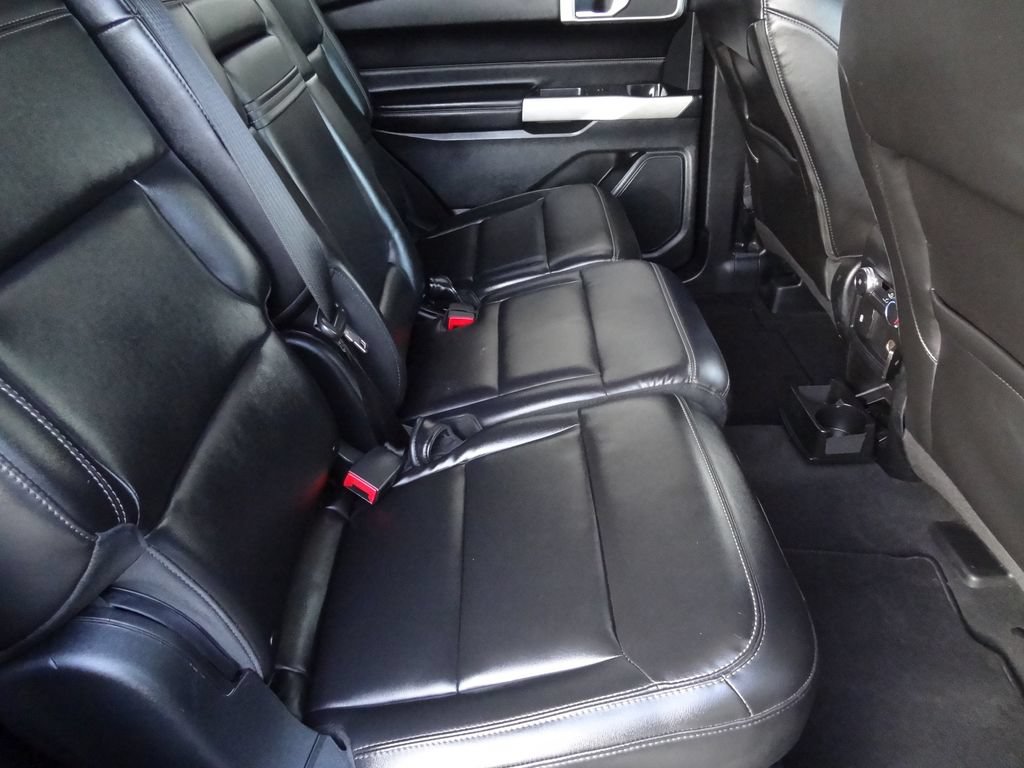 Certified 2022 Ford Explorer XLT w/ Equipment Group 202A RWD image 12
