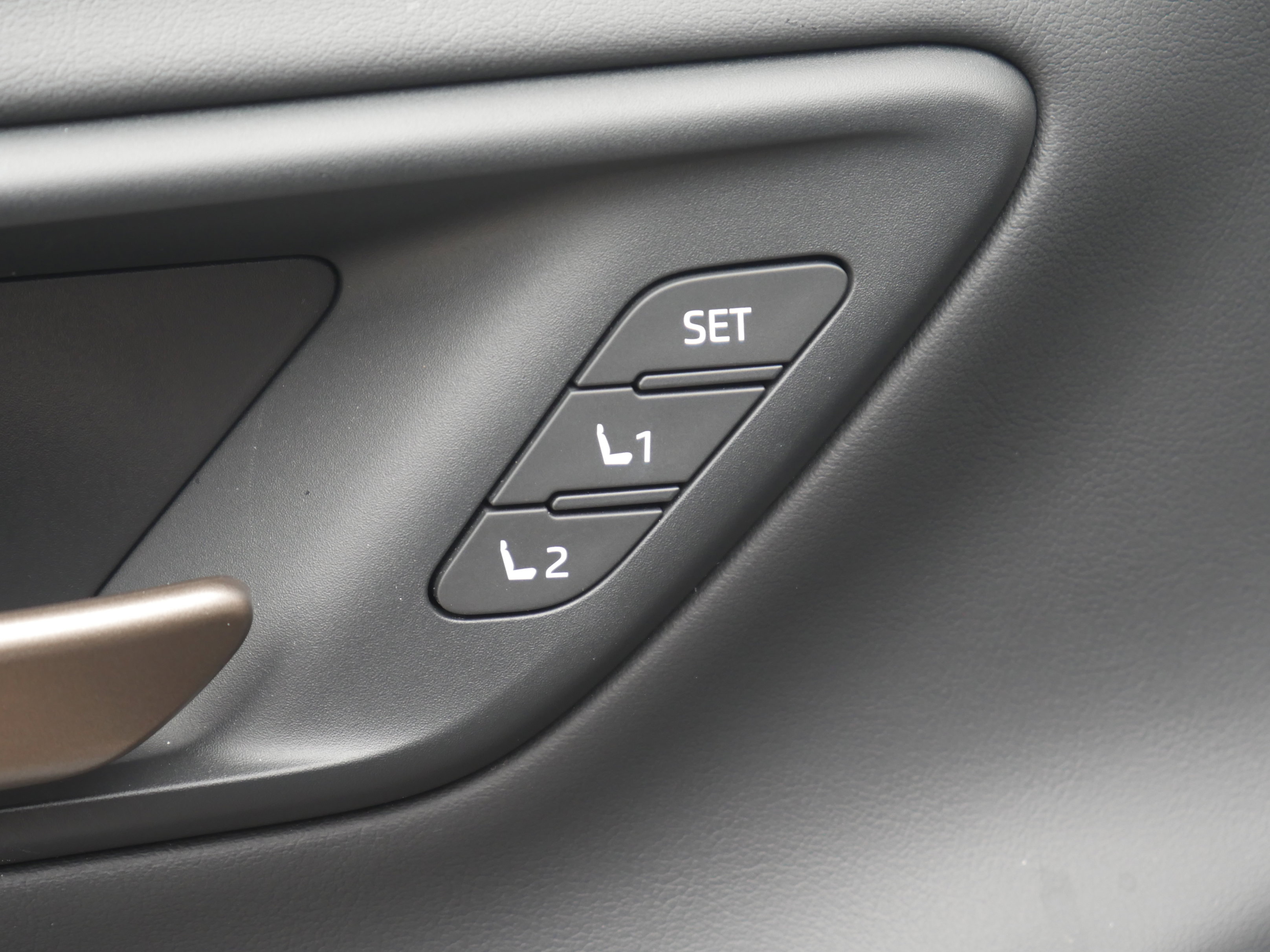 Used 2025 Toyota Crown Signia w/ Advanced Technology Package image 44