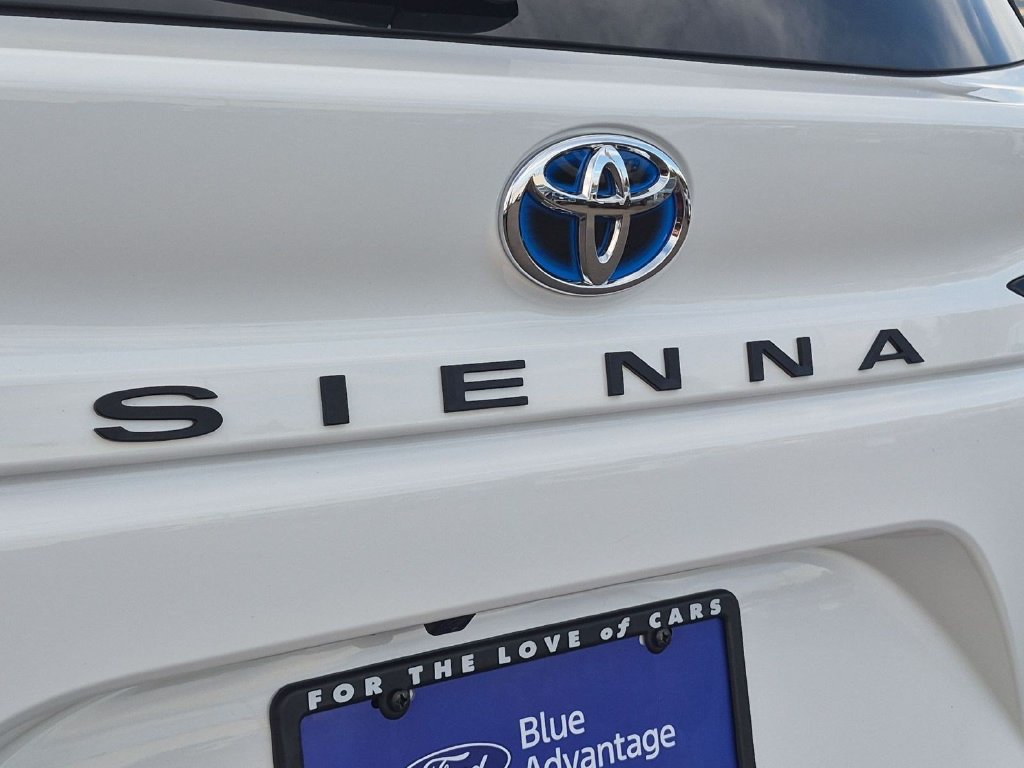 Used 2024 Toyota Sienna LE AWD/4WD image 26