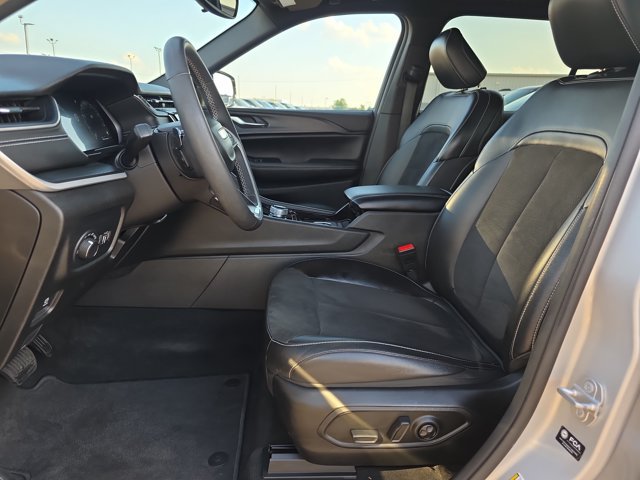Used 2023 Jeep Grand Cherokee L Laredo AWD/4WD image 10