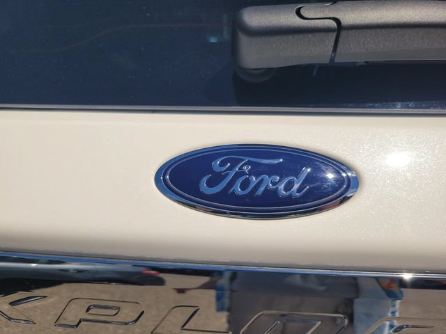 Certified 2023 Ford Explorer XLT w/ Equipment Group 202A AWD/4WD image 7