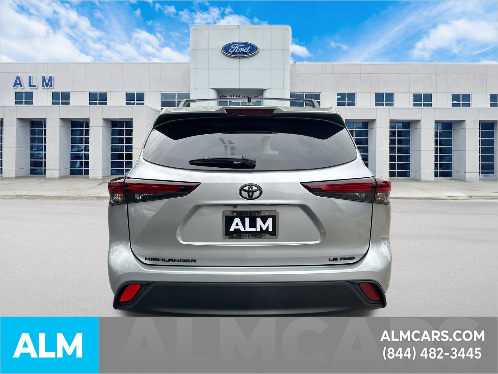 Used 2024 Toyota Highlander LE AWD/4WD image 6