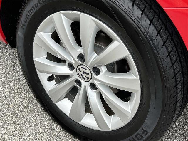Used 2018 Volkswagen Beetle 2.0T S image 12