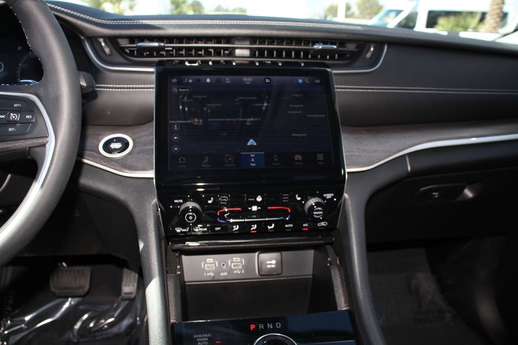 Used 2023 Jeep Grand Cherokee Limited AWD/4WD image 18