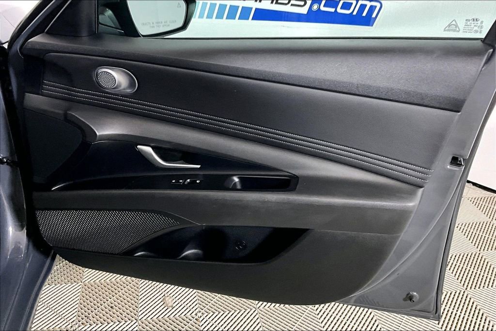 Used 2023 Hyundai Elantra SEL w/ Convenience Package image 19