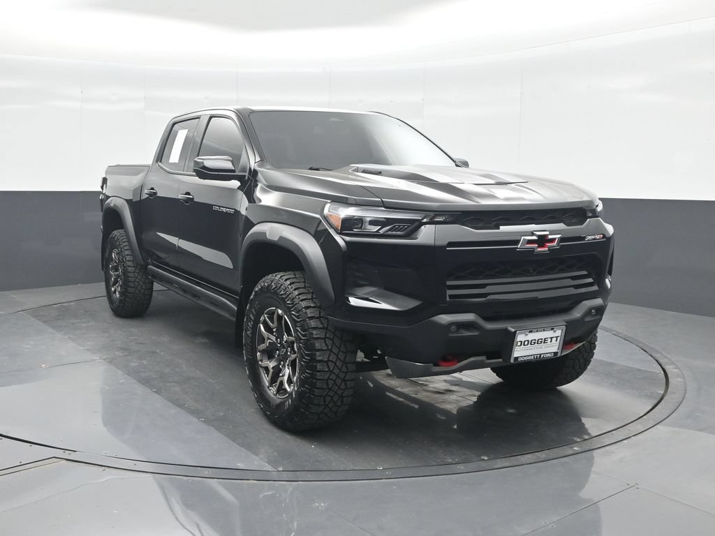 Used 2025 Chevrolet Colorado ZR2 w/ Technology Package AWD/4WD image 8