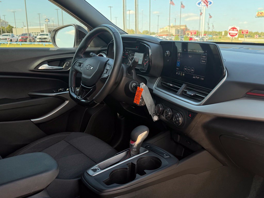 Used 2024 Chevrolet Trax RS FWD image 13