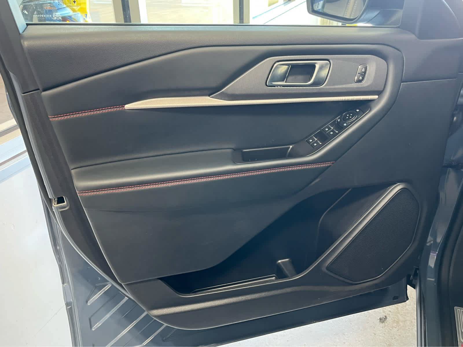 Certified 2025 Ford Explorer ST-Line AWD/4WD image 19