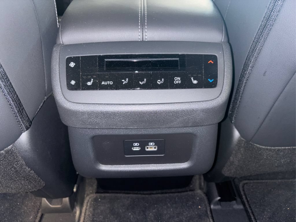 Used 2025 Nissan Pathfinder SL w/ SL Premium Package AWD/4WD image 30