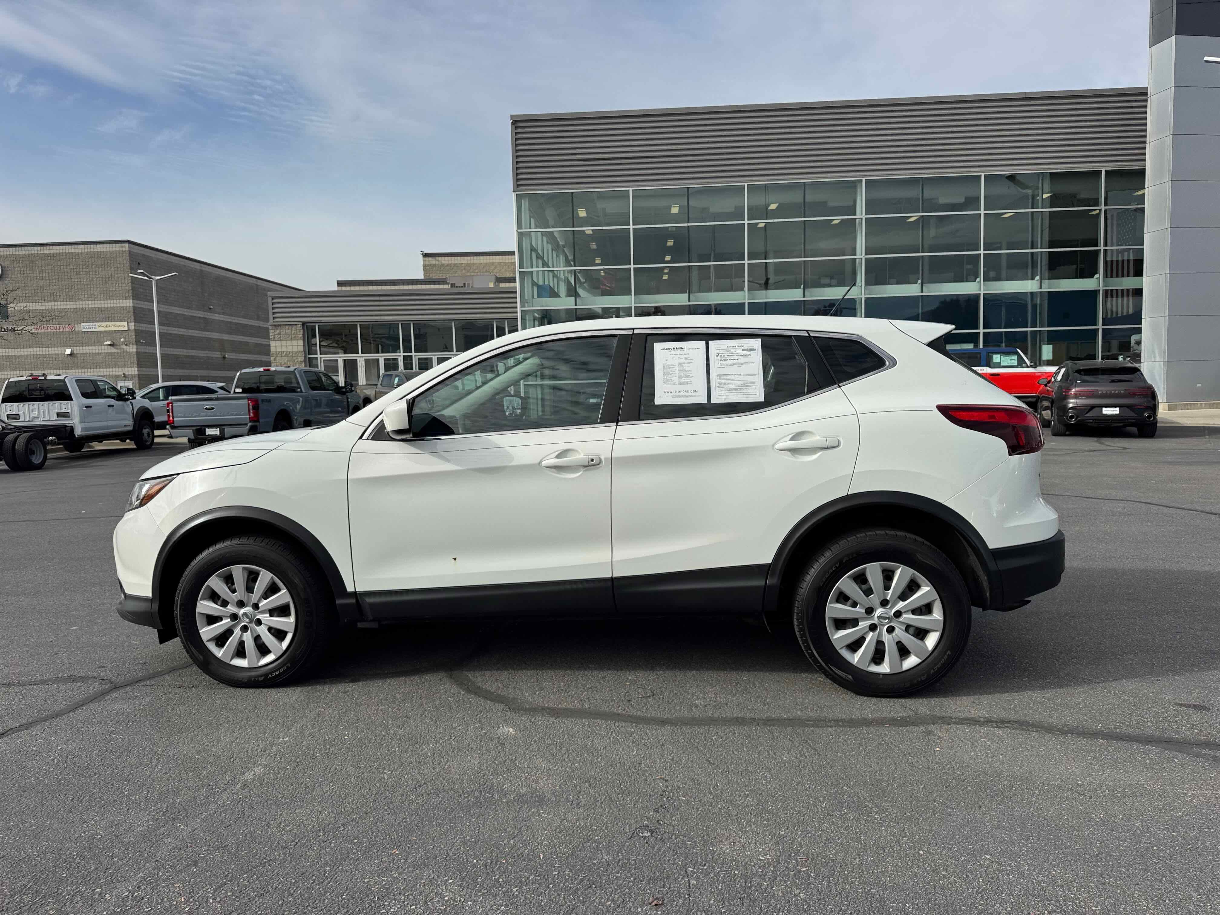 Used 2018 Nissan Rogue Sport S image 2