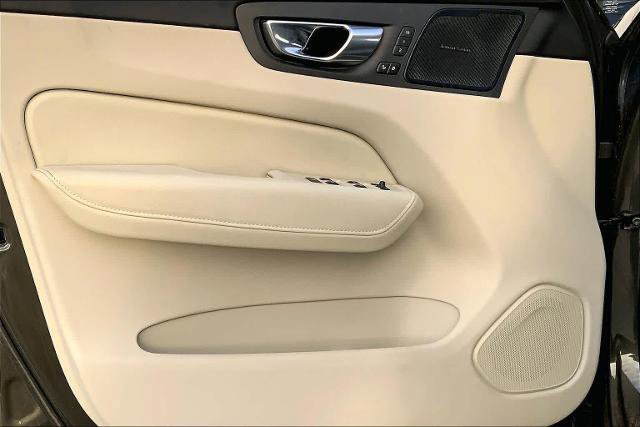 Used 2020 Volvo XC60 T5 Momentum image 22