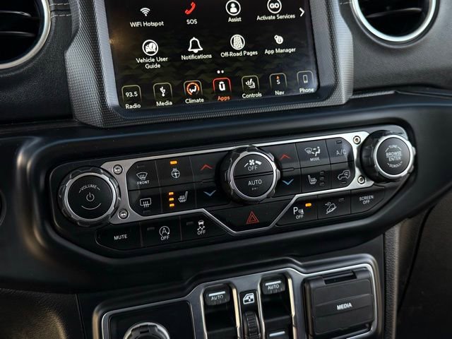 Used 2019 Jeep Wrangler Unlimited Sahara w/ Uconnect 4C Nav & Sound Group image 27