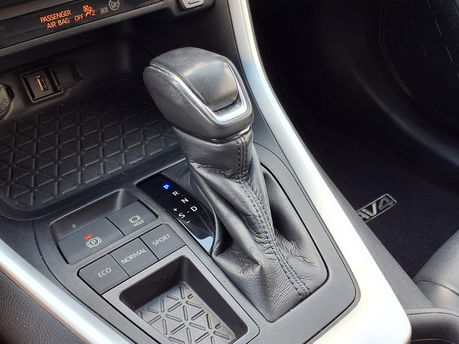 Used 2020 Toyota RAV4 XLE Premium FWD image 19