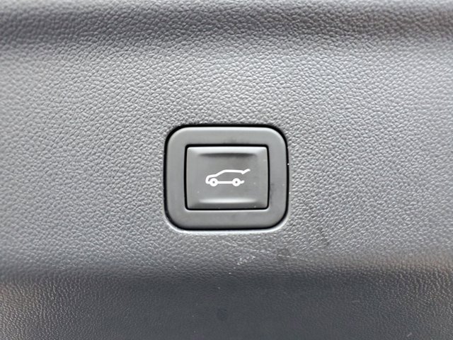 Used 2025 Chevrolet Tahoe LT image 9