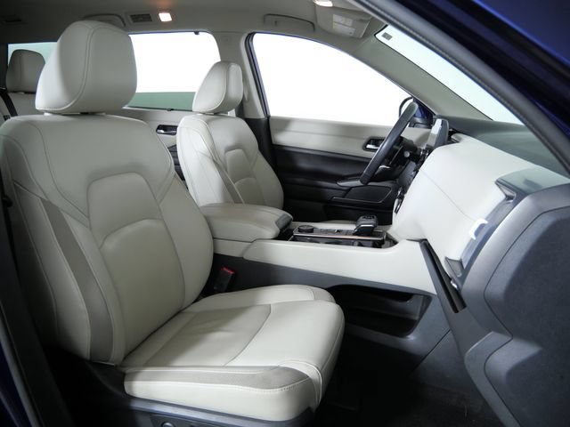 Used 2023 Nissan Pathfinder SL AWD/4WD image 13