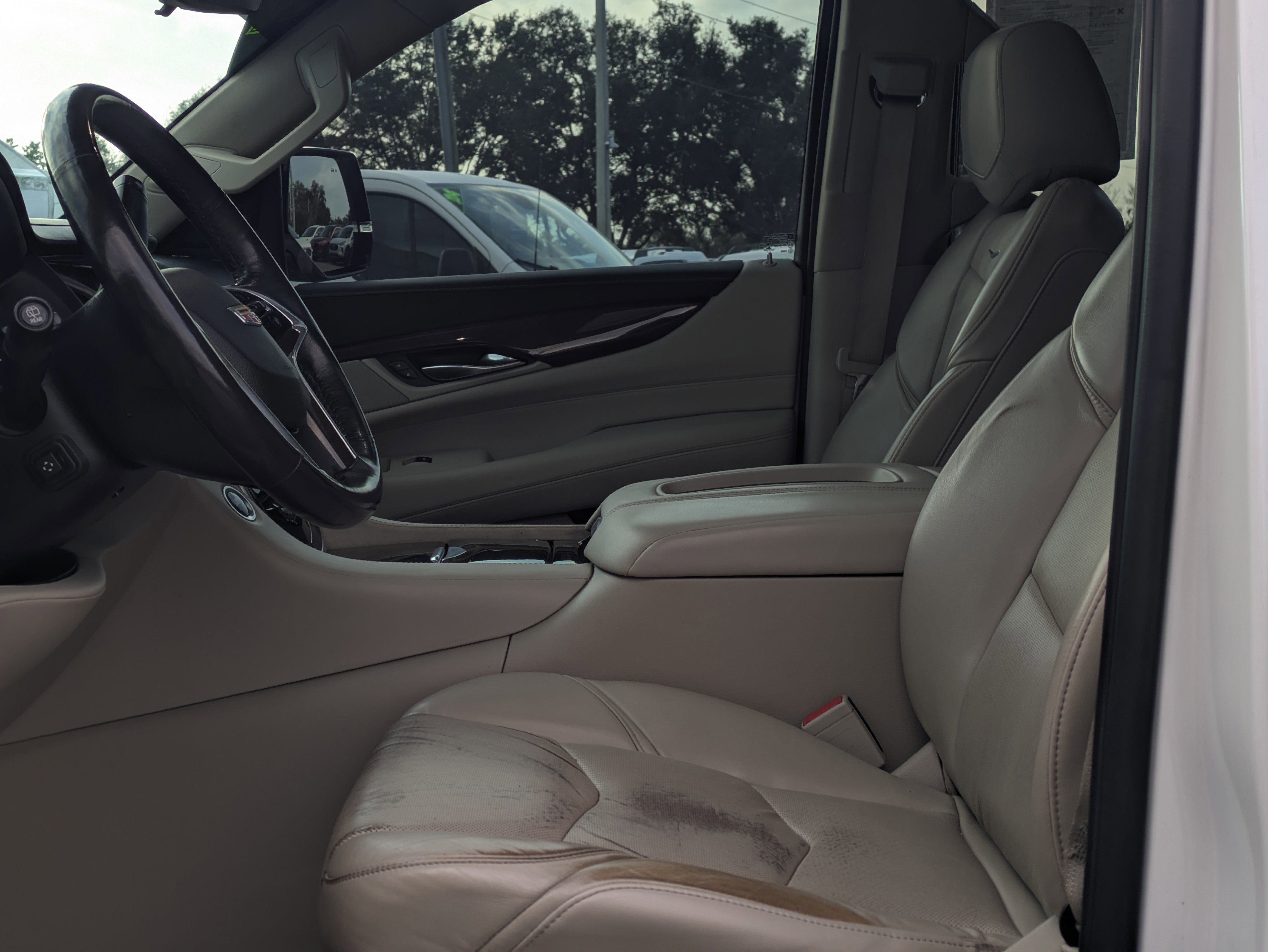 Used 2020 Cadillac Escalade Premium Luxury image 22