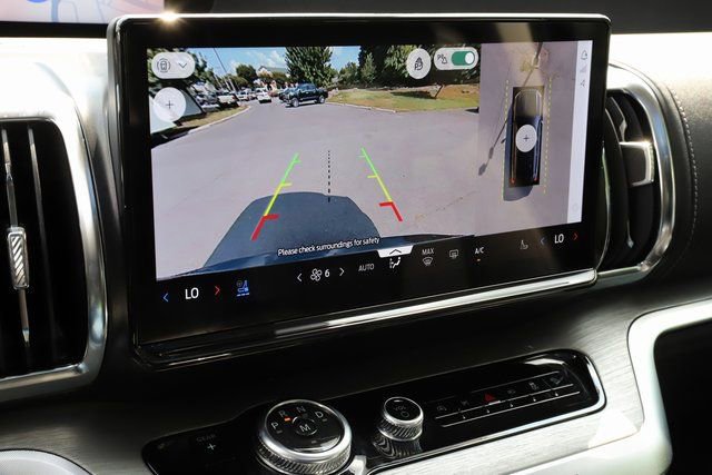 Certified 2025 Ford Expedition Platinum w/ Driver's Package image 10