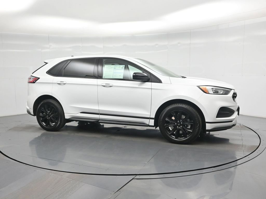 Certified 2023 Ford Edge SE w/ Black Appearance Package image 3