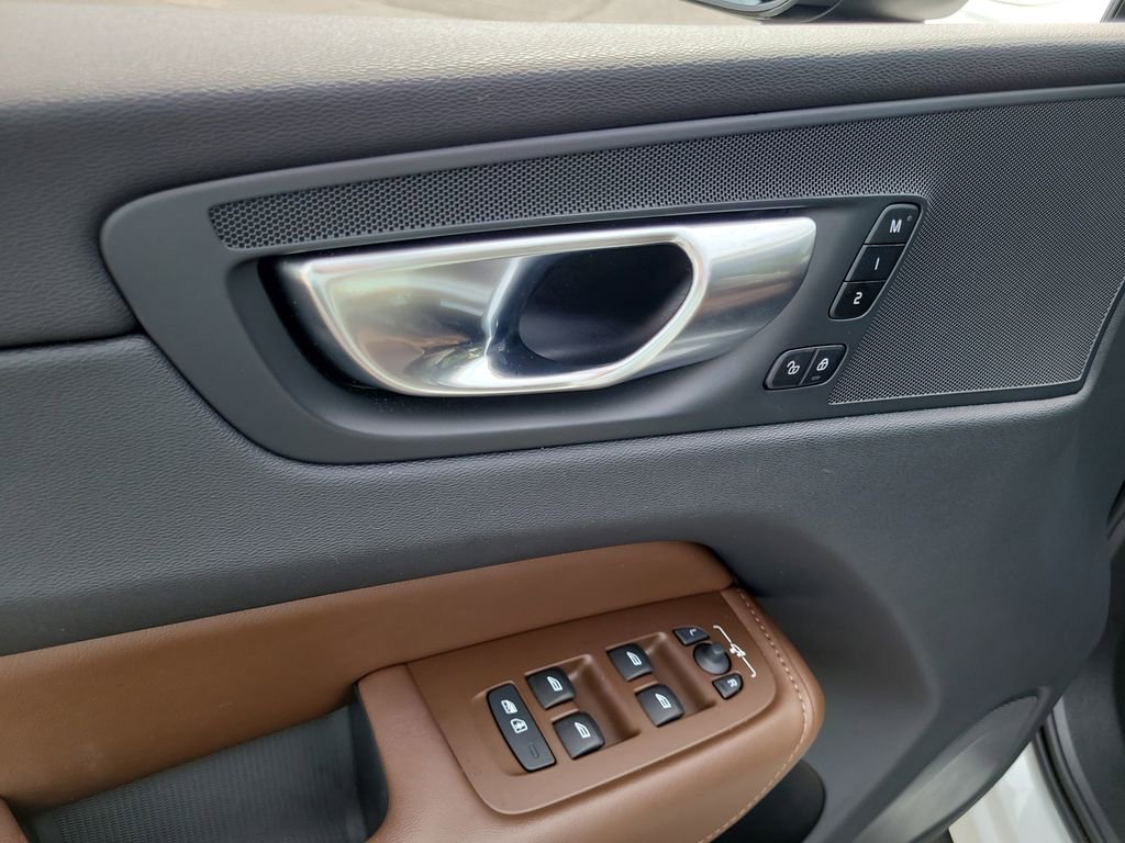 Used 2024 Volvo XC60 B5 Plus w/ Protection Package Premier AWD/4WD image 15