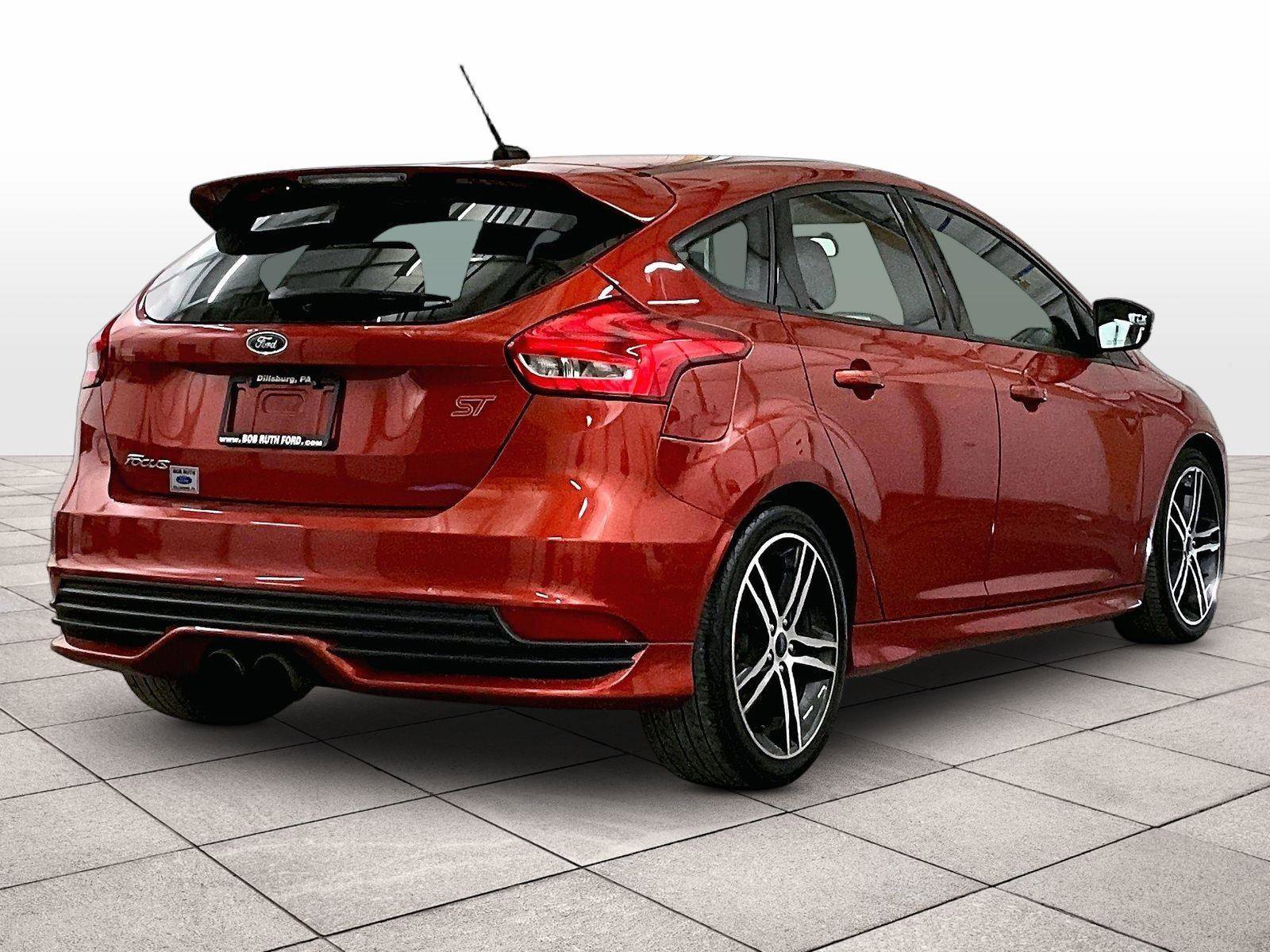 Certified 2018 Ford Focus ST FWD image 11