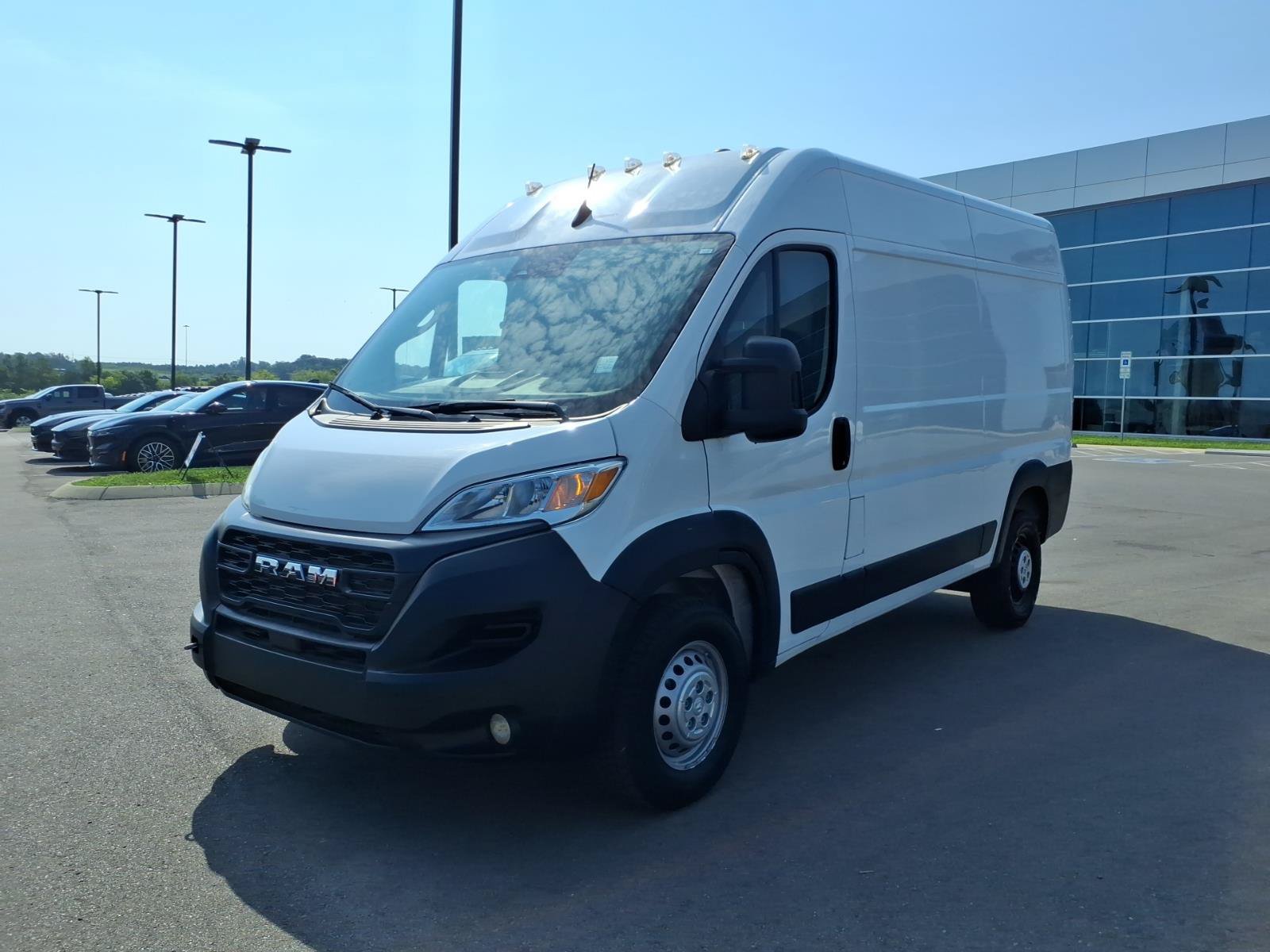 Used 2024 RAM ProMaster 2500 w/ Convenience Group FWD image 7