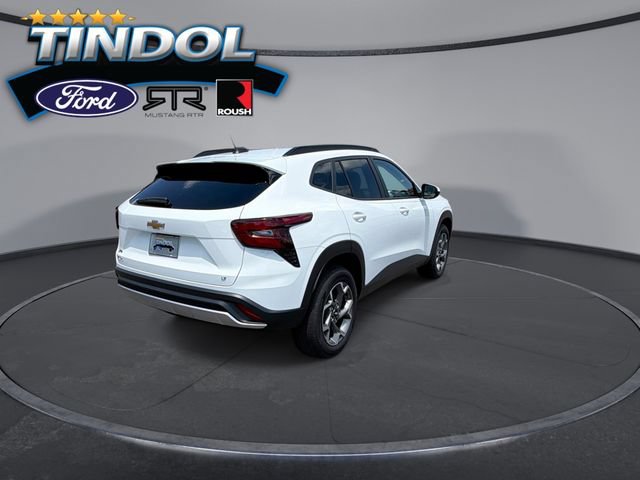 Used 2025 Chevrolet Trax LT FWD image 7