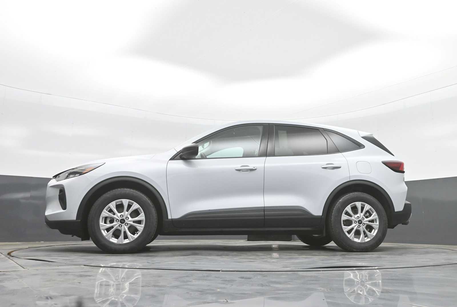 Certified 2025 Ford Escape Active w/ Cold Weather Package FWD image 23
