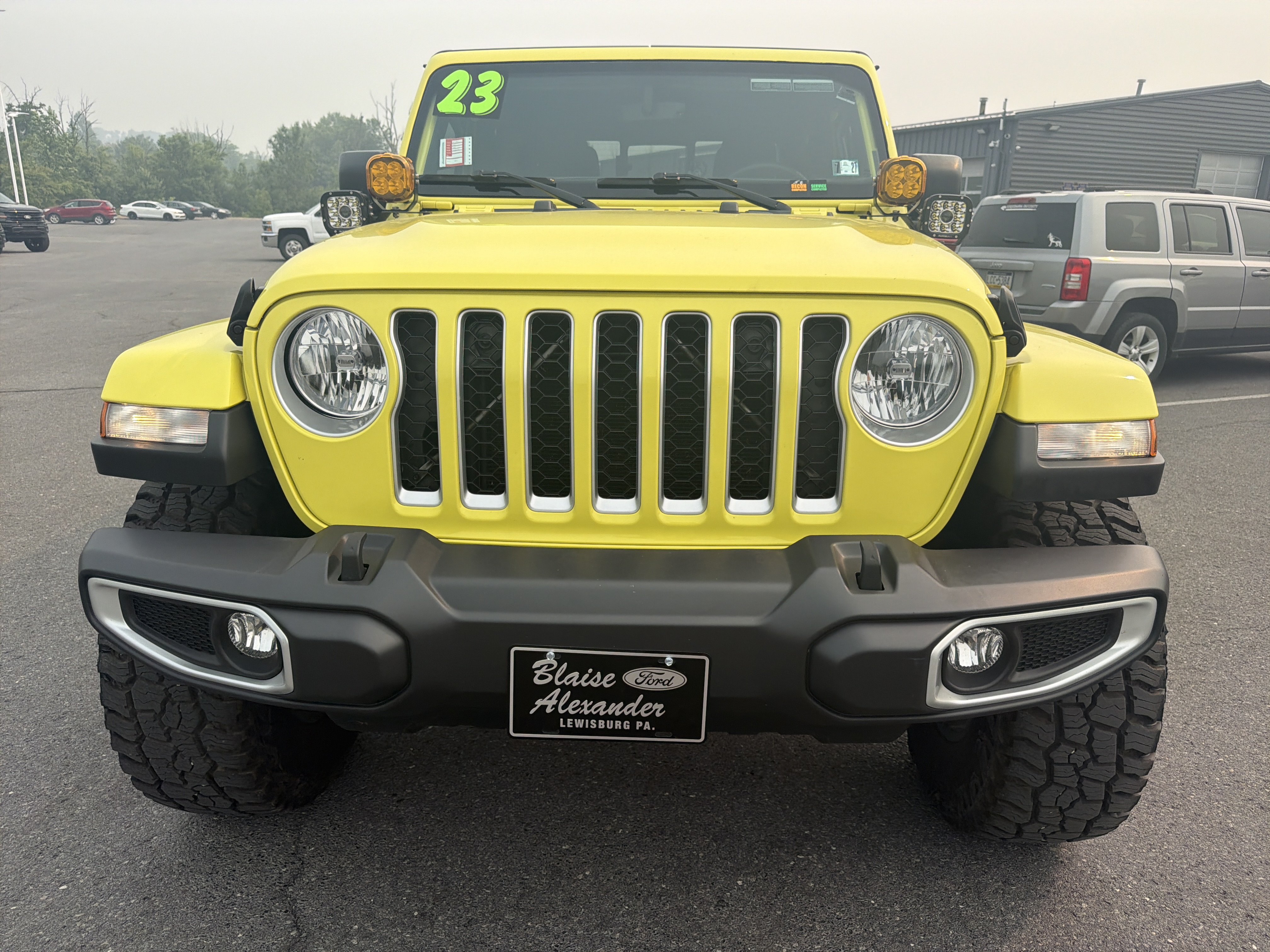 Used 2023 Jeep Gladiator Overland AWD/4WD image 9