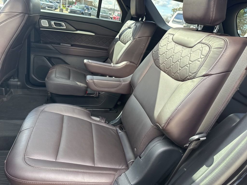 Certified 2025 Ford Explorer Platinum w/ Ultimate Package image 12