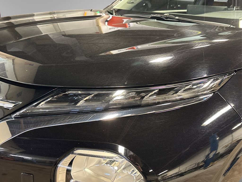 Used 2025 Mitsubishi Outlander SE image 21