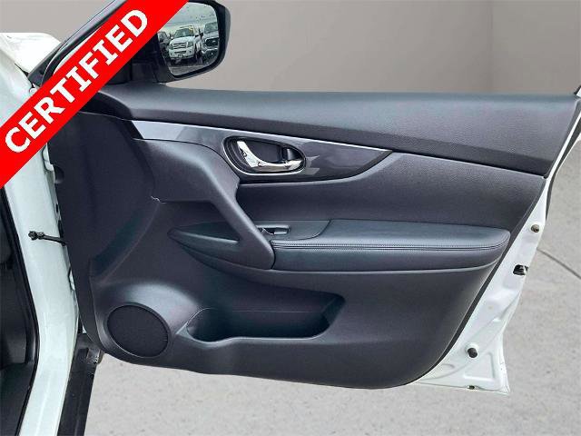 Used 2020 Nissan Rogue SV image 25