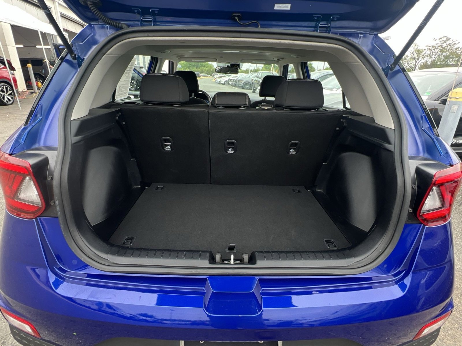 Used 2025 Hyundai Venue SEL FWD image 34
