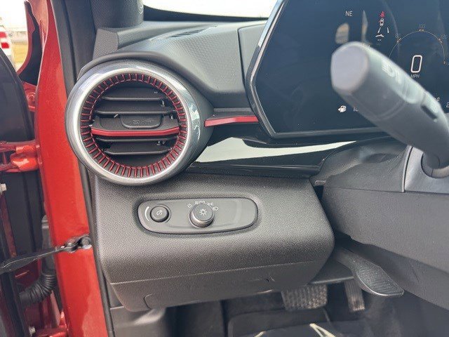 Used 2024 Chevrolet Trax RS w/ Sunroof Package image 14