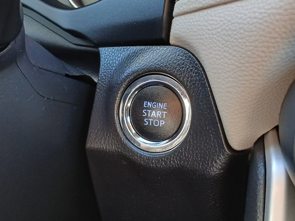 Used 2021 Toyota RAV4 XLE w/ Convenience Package FWD image 13
