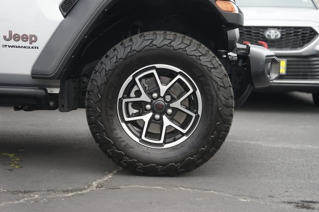 Used 2024 Jeep Wrangler Unlimited Rubicon w/ Technology Group AWD/4WD image 4