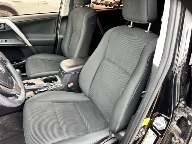 Used 2018 Toyota RAV4 LE image 11