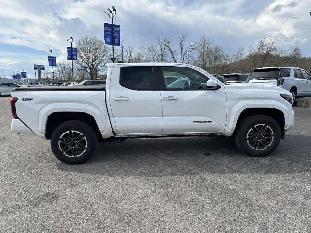 Used 2025 Toyota Tacoma TRD Sport image 2