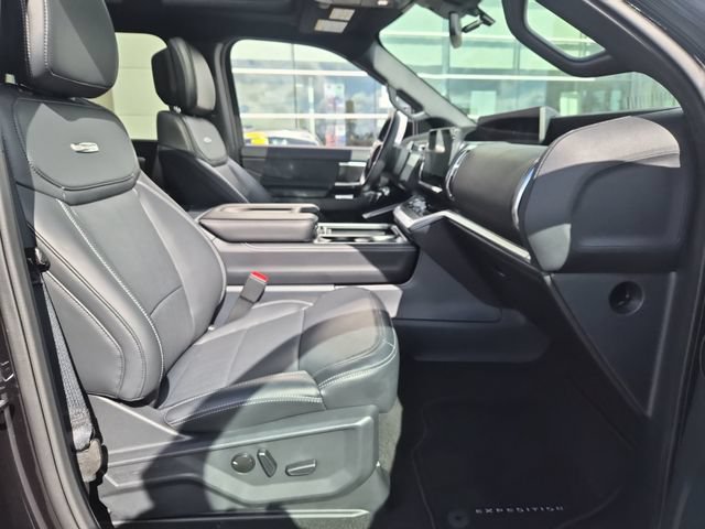 Certified 2026 Ford Expedition Platinum w/ Stealth Appearance Package AWD/4WD image 30