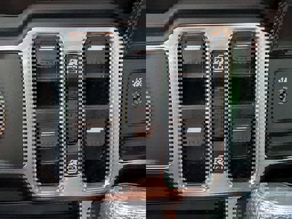 Used 2022 Jeep Wrangler Unlimited Sahara image 35