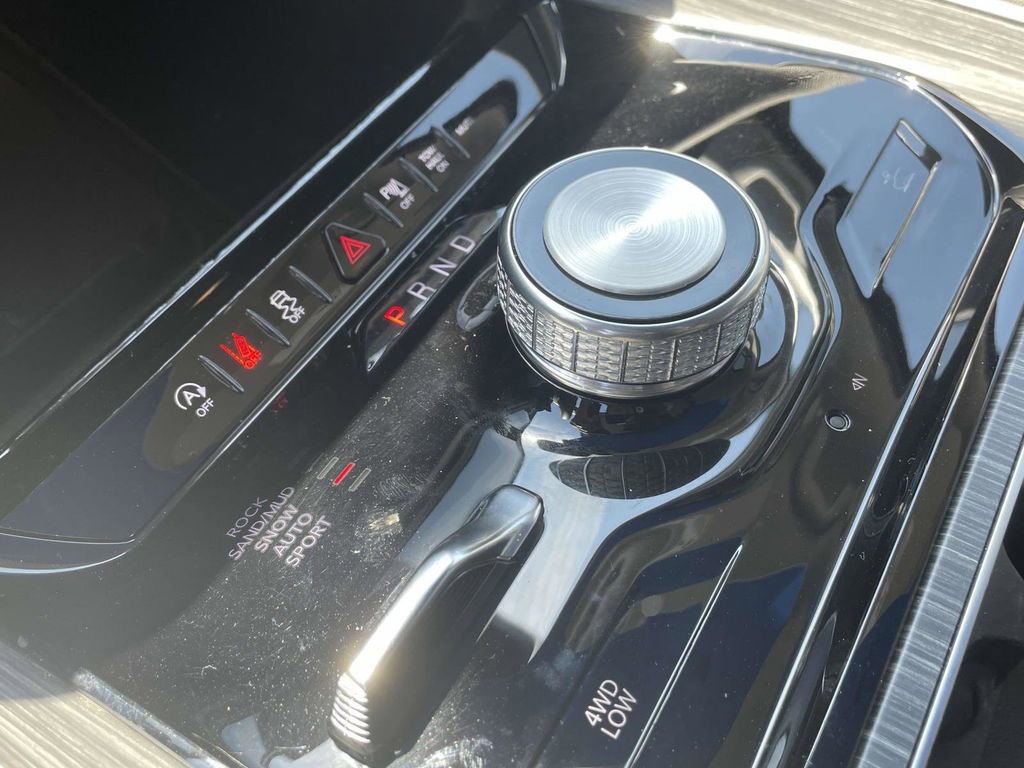 Used 2024 Jeep Wagoneer Series II w/ HD Trailer Tow Package image 30