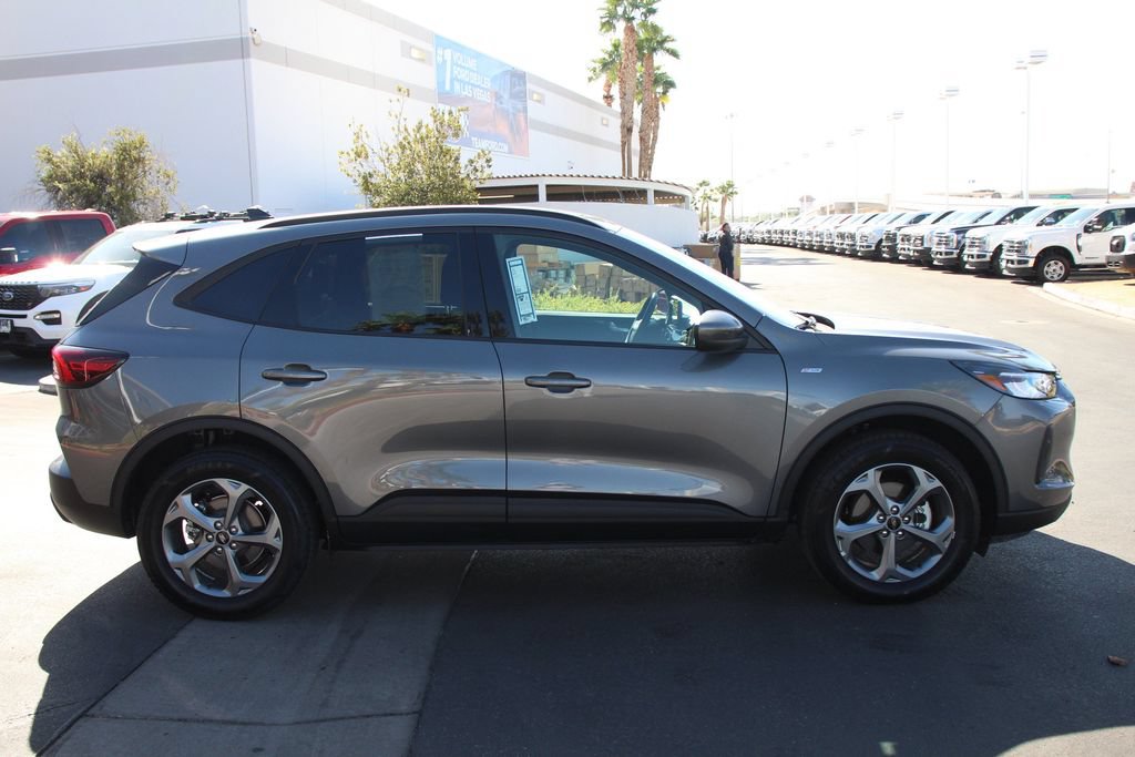 Certified 2025 Ford Escape ST-Line Select AWD/4WD image 10