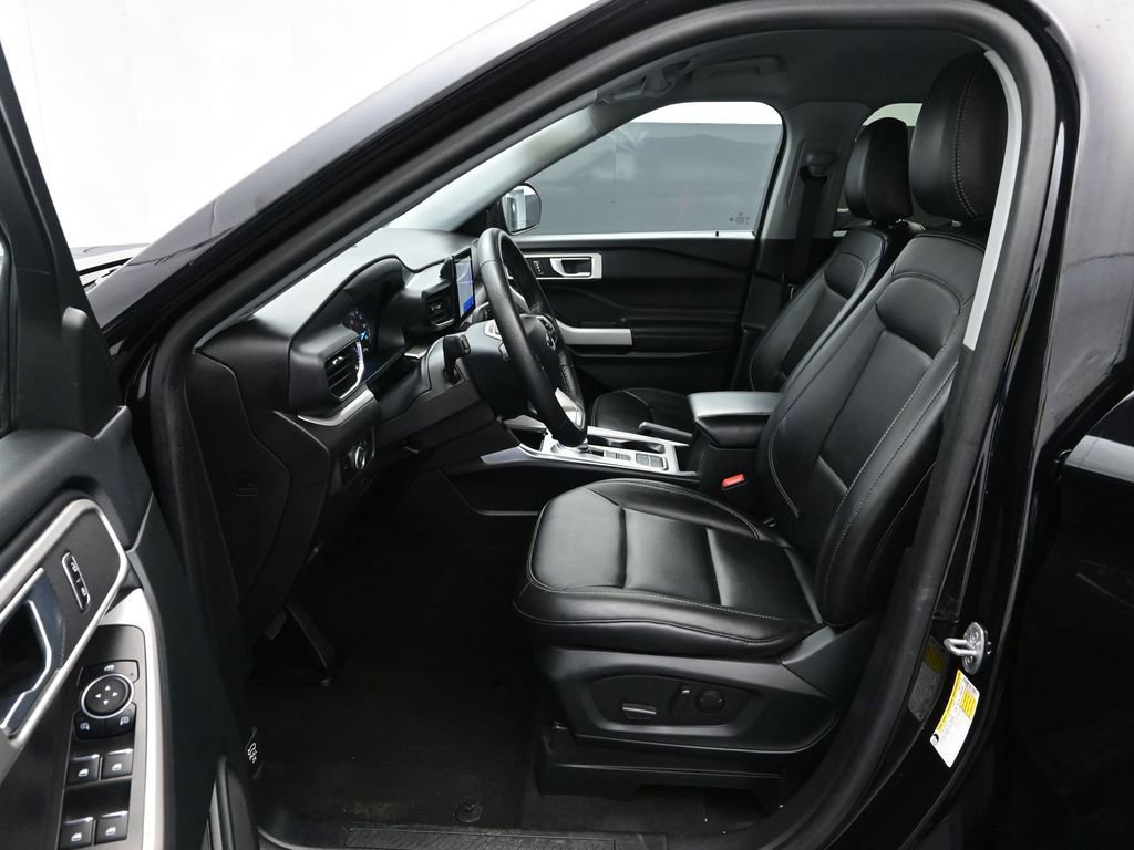 Certified 2024 Ford Explorer XLT w/ Equipment Group 202A image 13