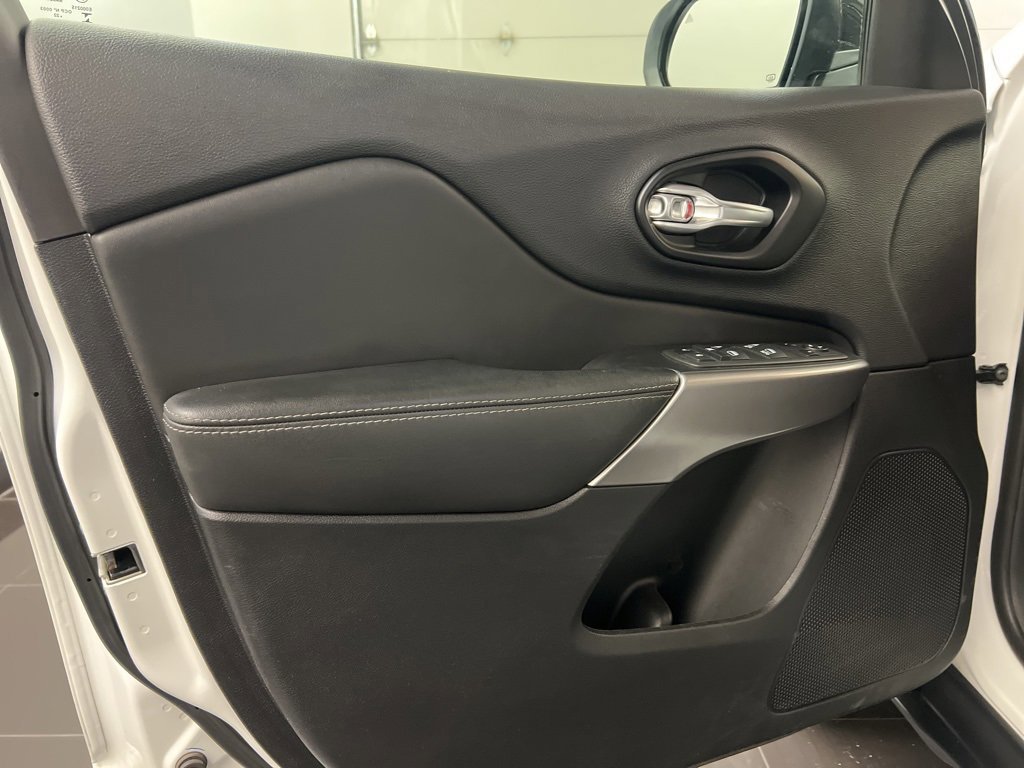 Used 2022 Jeep Cherokee Latitude Lux image 28